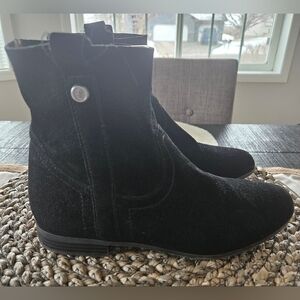 Frye Co Sarah Black Boots